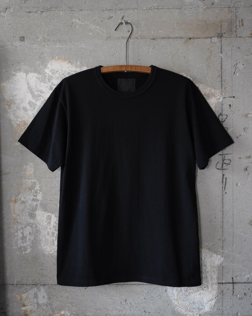 Crewneck T-shirt - Ultimate Pima Tsuriami - Black | Wonder Looper